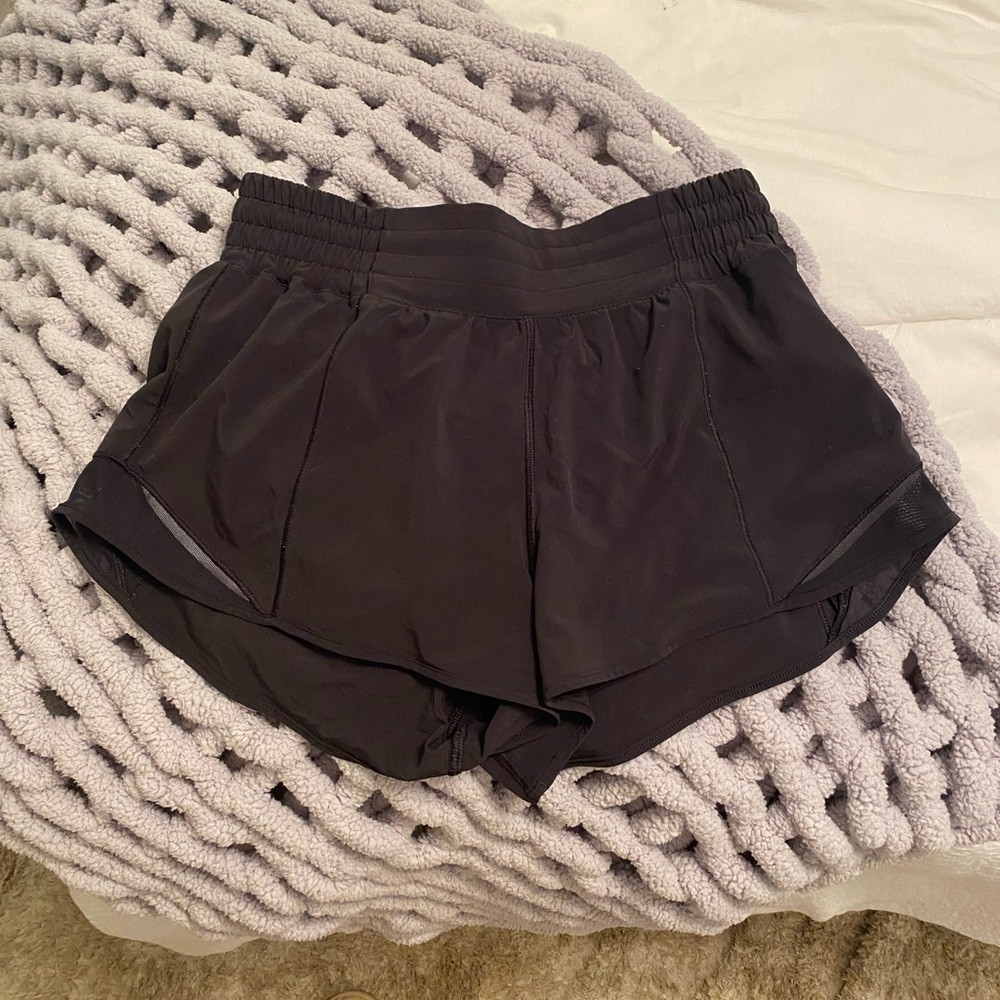 LULULEMON gotta hot shorts size 6